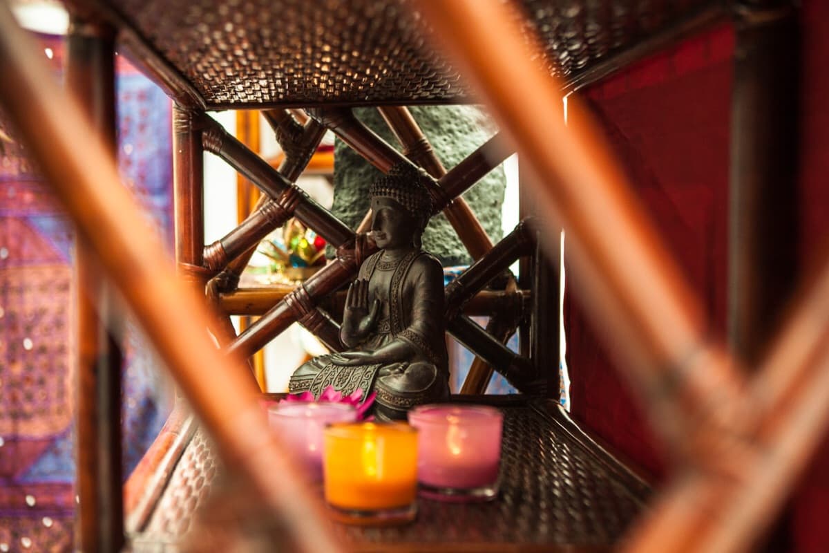 Buddha gennem bambus
